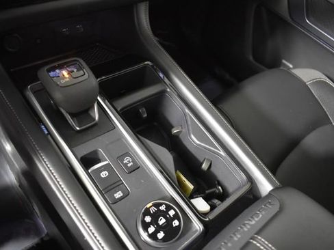 Certified 2024 Nissan Pathfinder SL w/ Black Appearance Package image 26