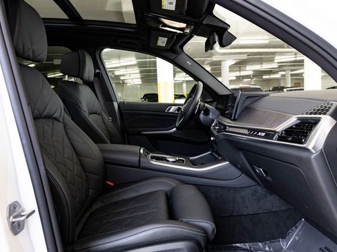 Certified 2025 BMW X5 xDrive40i w/ M Sport Package image 29