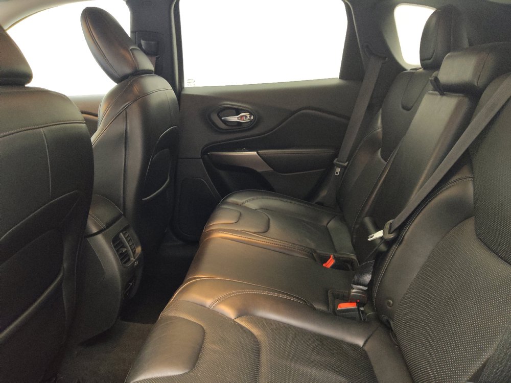 Used 2019 Jeep Cherokee Limited AWD/4WD image 18