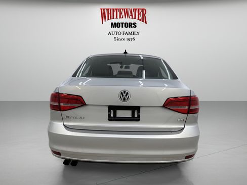 Used 2015 Volkswagen Jetta SE FWD image 3
