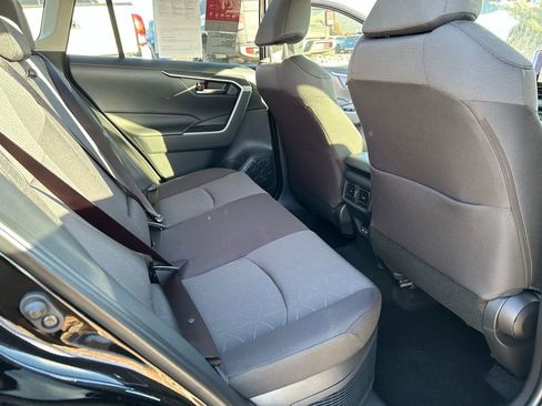 Used 2025 Toyota RAV4 XLE image 19