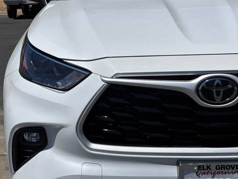 Used 2023 Toyota Highlander XLE FWD image 46