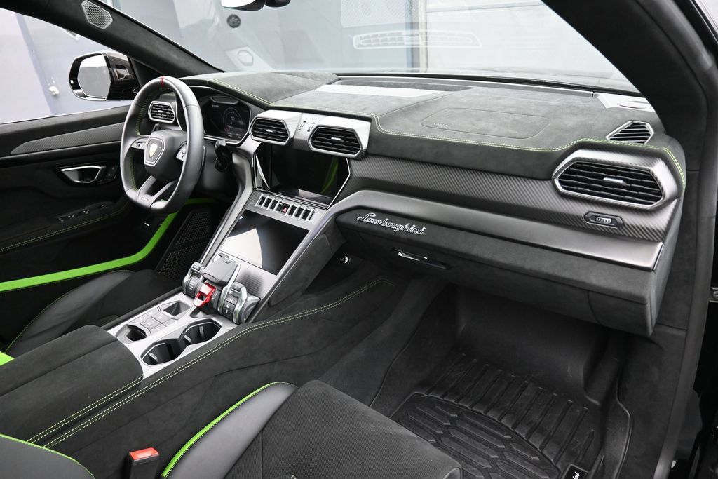 Used 2024 Lamborghini Urus Performante AWD/4WD image 34