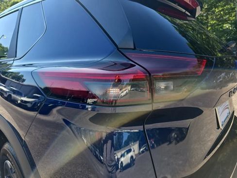 Used 2025 Nissan Rogue SV FWD image 38