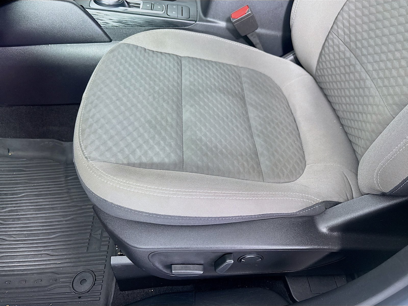 Used 2022 Ford Escape SE w/ SE Sport Appearance Package FWD image 18