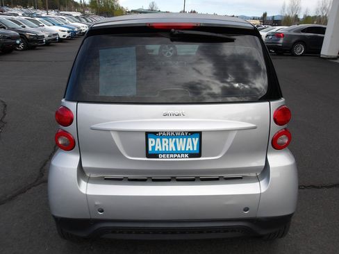 Used 2015 smart fortwo pure RWD image 4