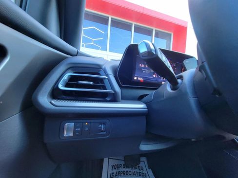 Used 2025 Chevrolet Traverse LT w/ Driver Confidence Package FWD image 10