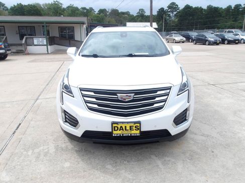 Used 2018 Cadillac XT5 Luxury w/ Driver Awareness Package FWD image 3
