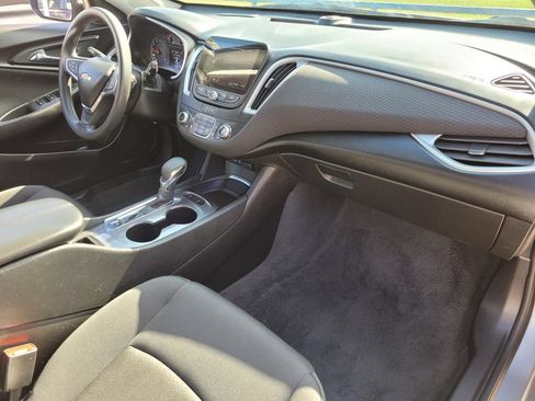 Used 2025 Chevrolet Malibu LT FWD image 8