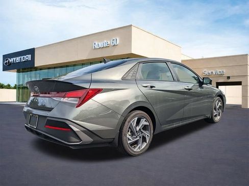 Certified 2025 Hyundai Elantra Sport FWD image 4