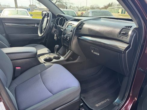 Used 2013 Kia Sorento LX image 12