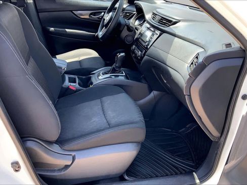 Used 2017 Nissan Rogue SV FWD image 8