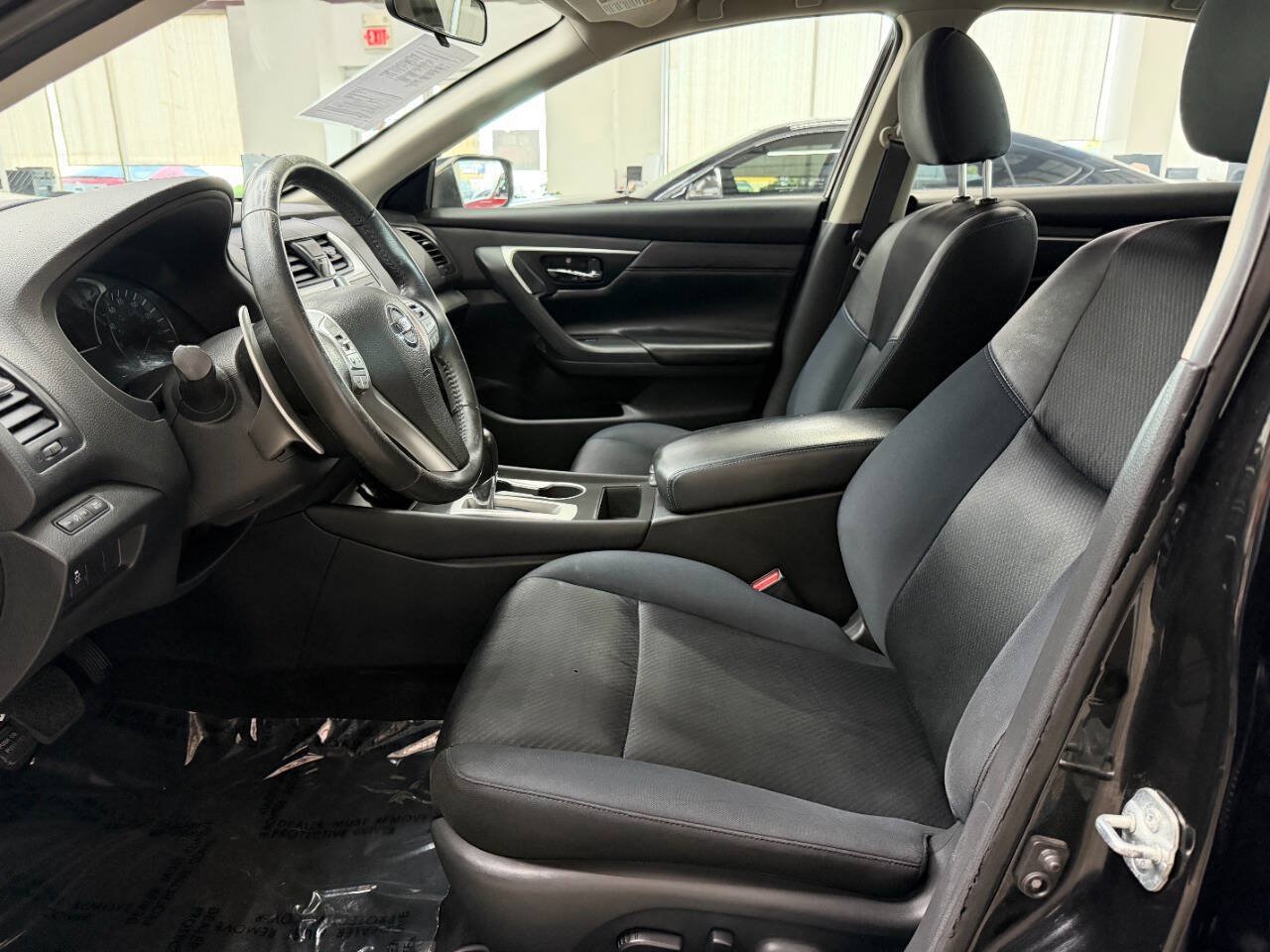 Used 2017 Nissan Altima 2.5 SR w/ Midnight Edition Package FWD image 11