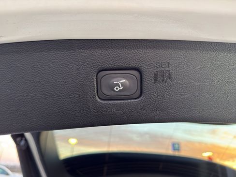 Used 2021 Ford Edge Titanium image 16