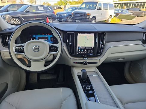 Used 2023 Volvo XC60 B5 Plus w/ Climate Package AWD/4WD image 11
