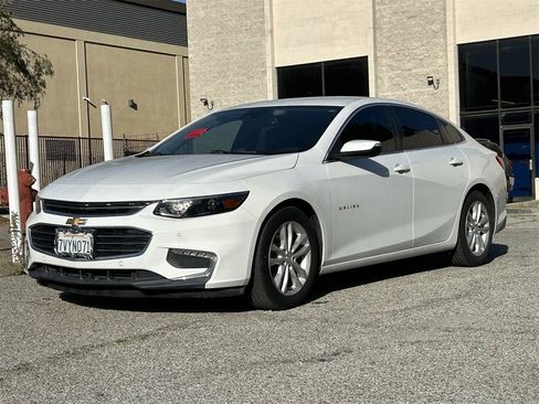 Used 2017 Chevrolet Malibu Hybrid w/ Leather Package image 2