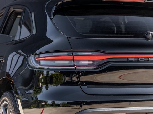 Certified 2024 Porsche Macan AWD/4WD image 14