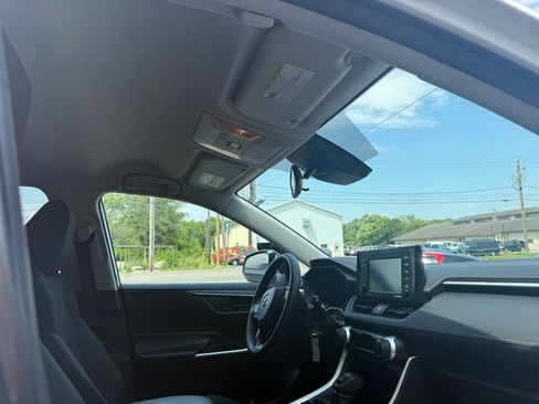 Used 2021 Toyota RAV4 LE AWD/4WD image 20