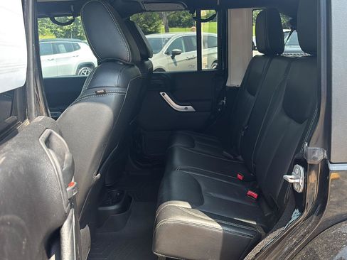 Used 2015 Jeep Wrangler Unlimited Sahara w/ Dual Top Group AWD/4WD image 12