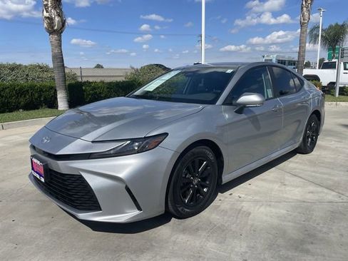 Used 2025 Toyota Camry LE w/ Convenience Package FWD image 4