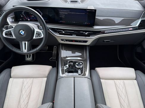 Used 2025 BMW X7 M60i image 17