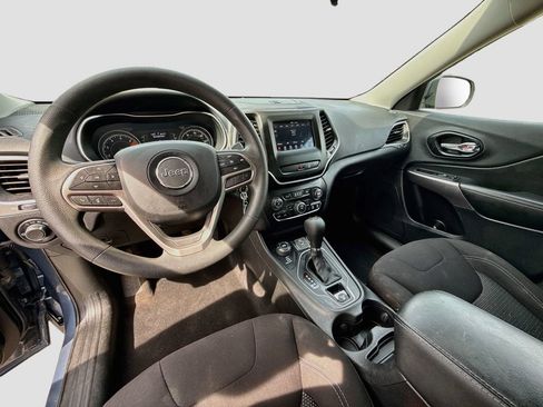 Used 2021 Jeep Cherokee Latitude AWD/4WD image 9