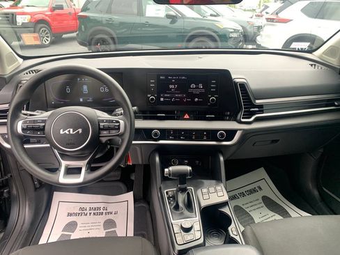 Used 2023 Kia Sportage LX AWD/4WD image 16