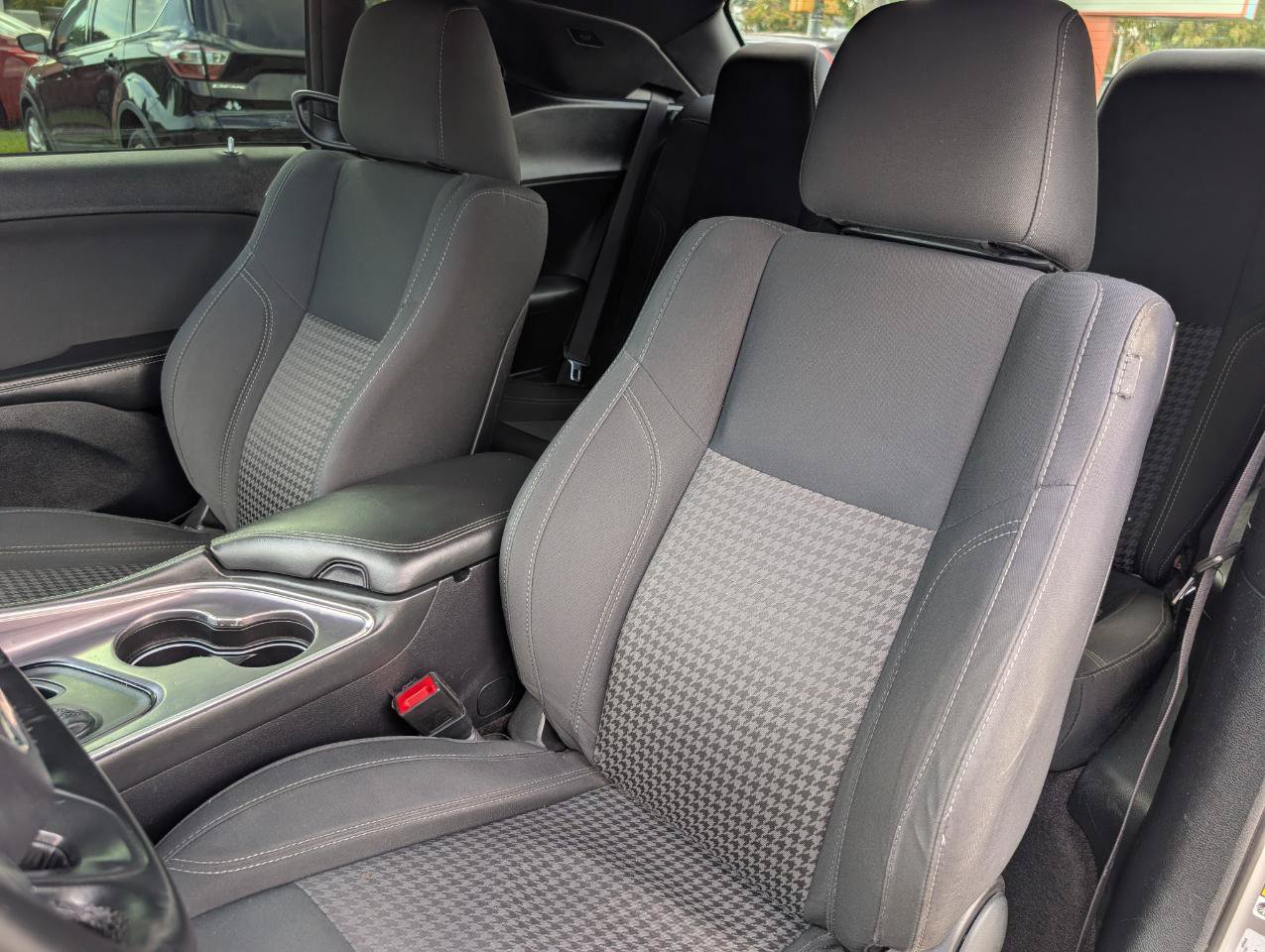 Used 2016 Dodge Challenger SXT RWD image 18