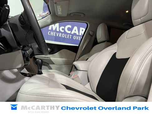 Used 2020 Jeep Cherokee Latitude Plus AWD/4WD image 23