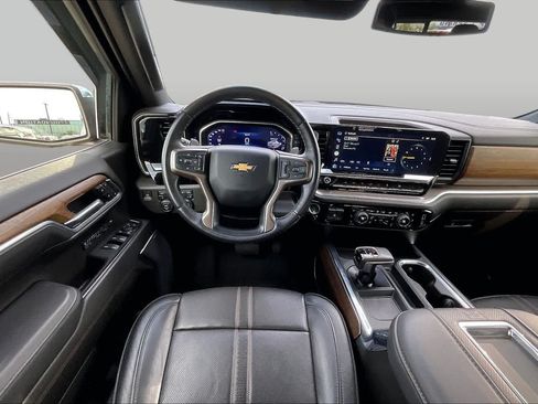 Certified 2022 Chevrolet Silverado 1500 High Country w/ High Country Premium Package AWD/4WD image 6
