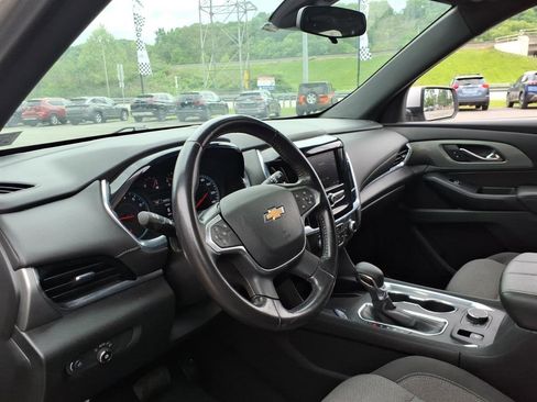 Used 2022 Chevrolet Traverse LT w/ LPO, Cargo Package FWD image 6