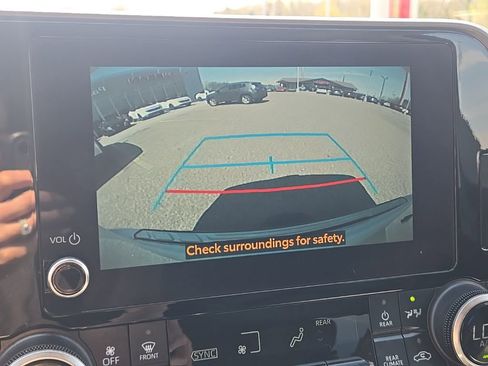 Used 2023 Toyota Highlander XLE image 25