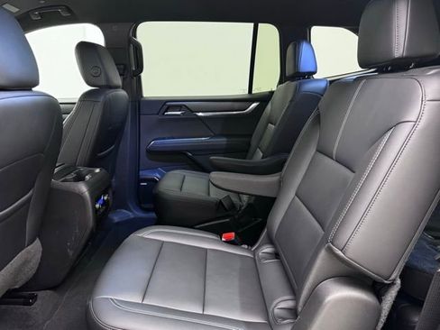 Used 2024 GMC Acadia Elevation image 22