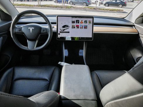 Used 2020 Tesla Model 3 Standard Range image 28