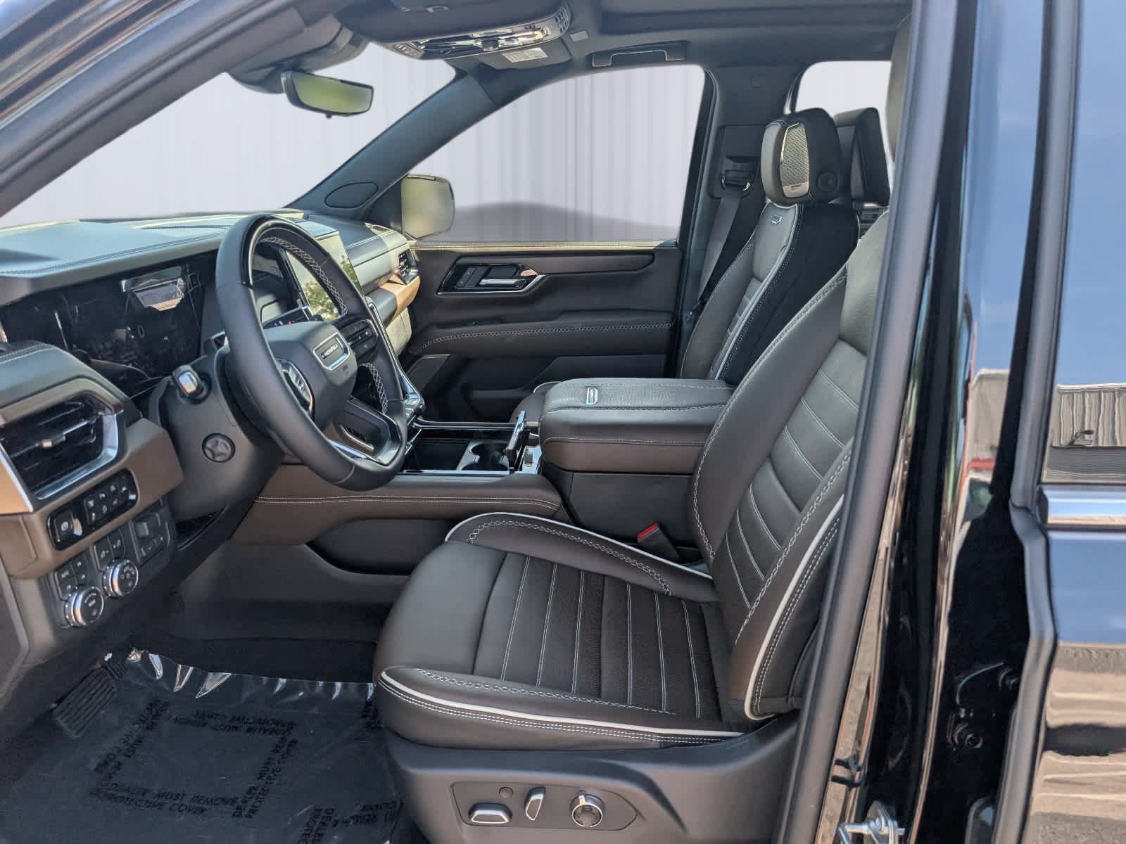 Certified 2026 GMC Yukon XL Denali Ultimate AWD/4WD image 19
