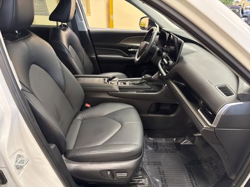 Certified 2024 Toyota Grand Highlander XLE image 17