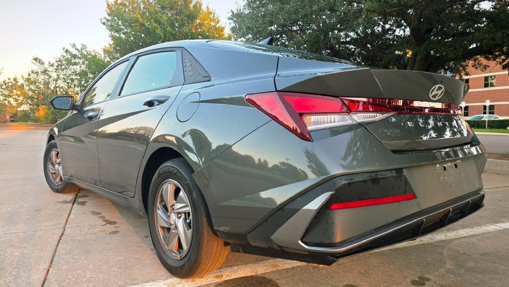 Certified 2025 Hyundai Elantra SE FWD image 15