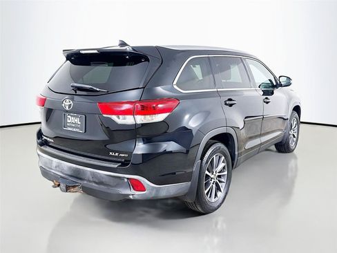 Used 2019 Toyota Highlander XLE AWD/4WD image 13