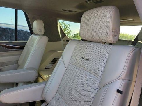 Used 2021 Cadillac Escalade Premium Luxury Platinum RWD image 13