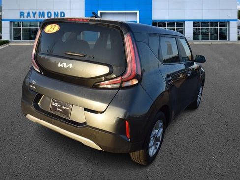 Used 2023 Kia Soul LX w/ LX Technology Package image 3