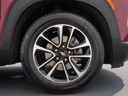 Used 2024 Chevrolet TrailBlazer LT w/ LT Cold Weather Package FWD image 32