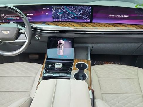 Used 2026 Cadillac Escalade Platinum Sport AWD/4WD image 19