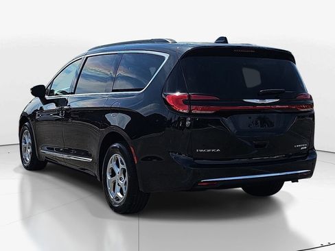 Used 2023 Chrysler Pacifica Limited w/ Uconnect Theater Family Group AWD/4WD image 8