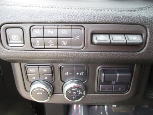 Used 2022 GMC Yukon XL Denali w/ Max Trailering Package image 31