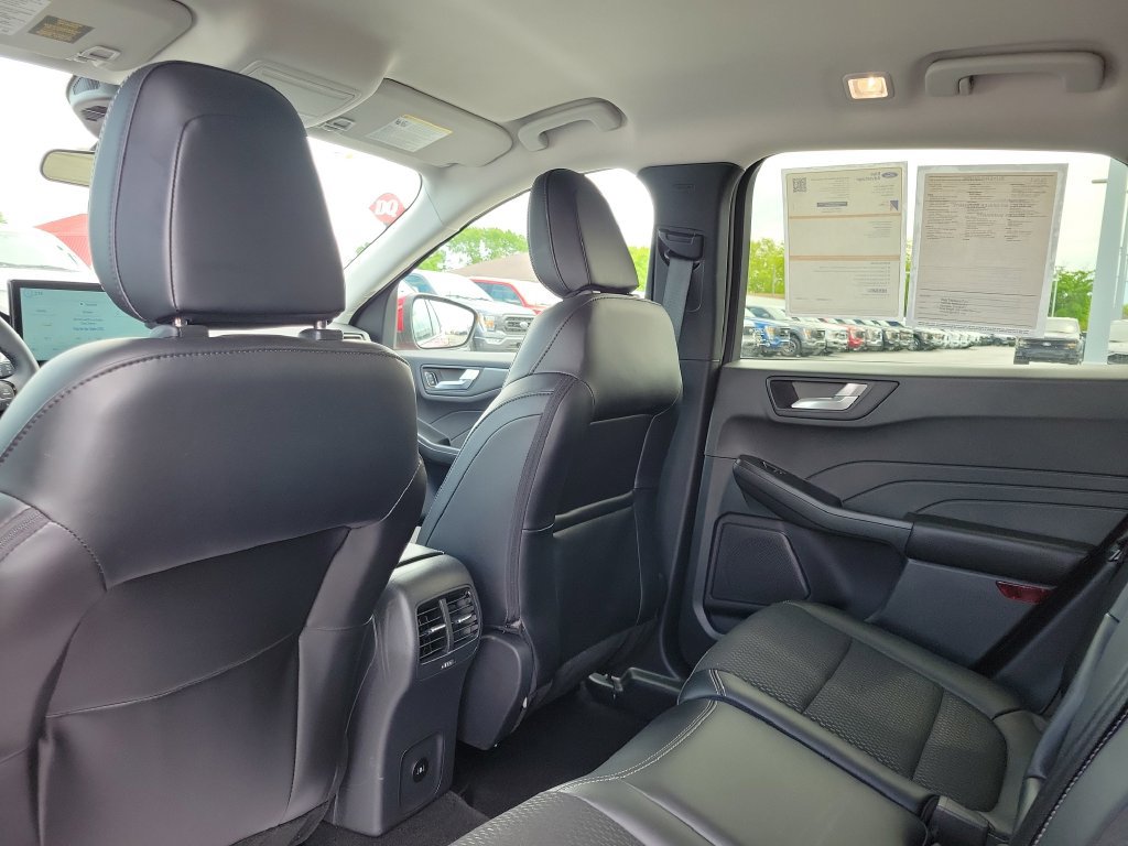 Certified 2025 Ford Escape SE FWD image 16