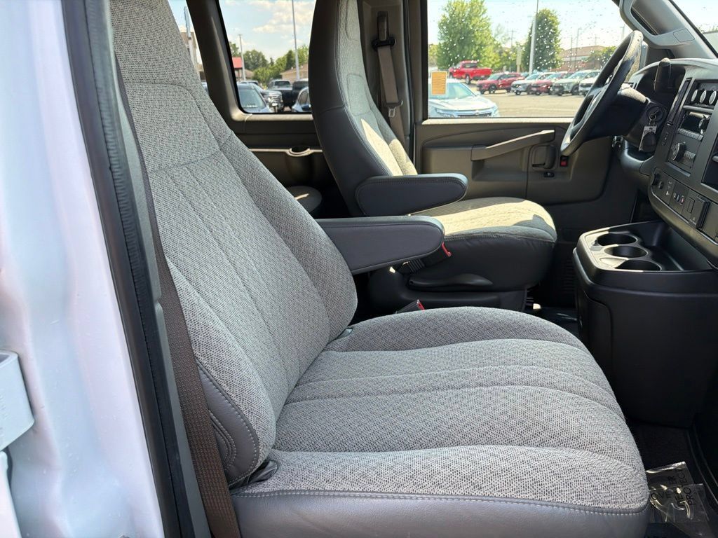 Used 2025 Chevrolet Express 3500 LT w/ LT Preferred Equipment Group RWD image 20