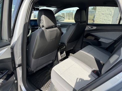 Used 2023 Volkswagen ID.4 Pro AWD/4WD image 22