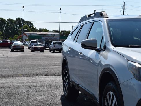 Used 2020 Subaru Outback Premium AWD/4WD image 16