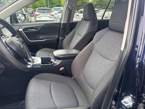 Used 2025 Toyota RAV4 XLE AWD/4WD image 15
