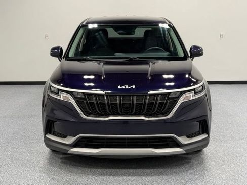 Used 2023 Kia Carnival LX FWD image 4